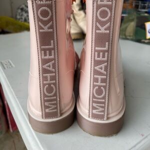 Michael Kors rain boots pink size 9